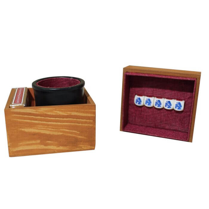 Kit de Cubilete y Baraja Blackjack